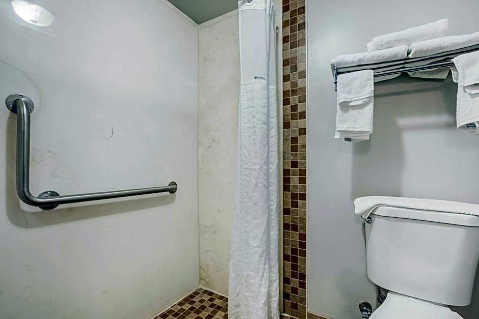 Econo Lodge Airport - Milwaukee