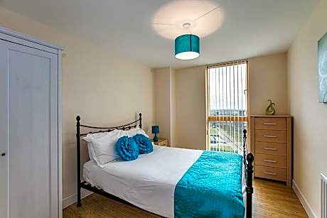 Deluxe Three-Bedroom Apartment