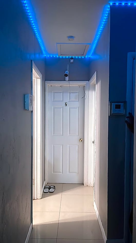 Miami Vibes "Hostel-Like" Shared Room