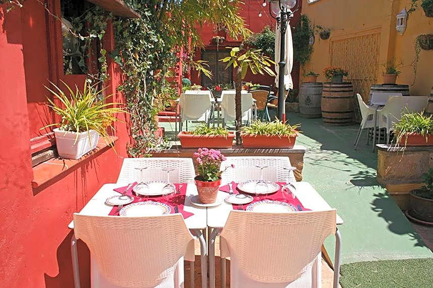 Casa Antiquary - Albergue Turístico