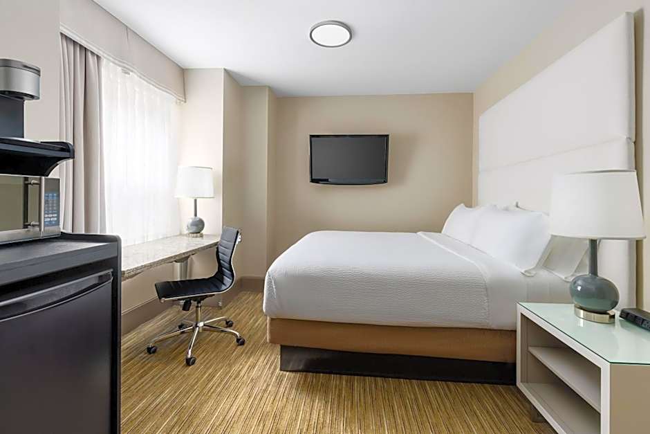 Holiday Inn Express Chicago - Magnificent Mile By IHG