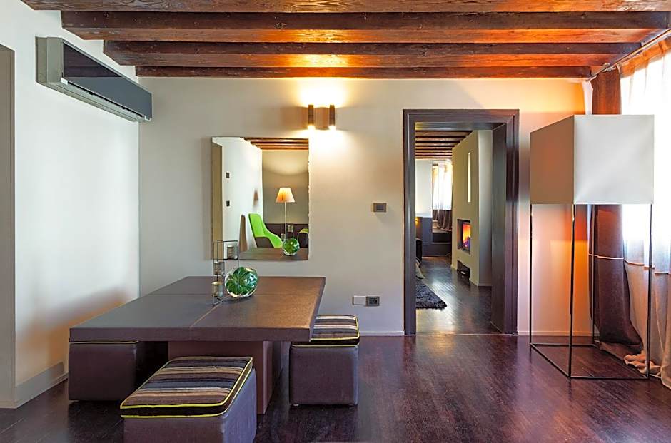 Charming House Iqs