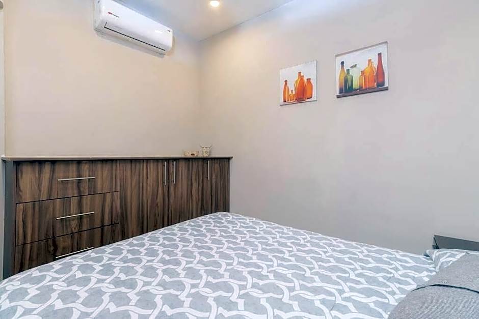 406 Location 2Bdrm 2baths AC Rooftop