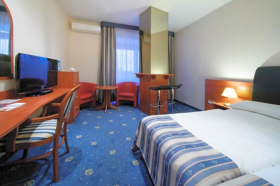 SkyHotelGwarna