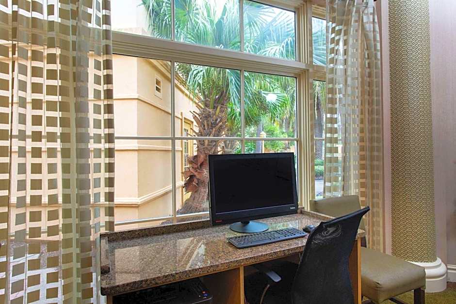 La Quinta Inn & Suites by Wyndham Jacksonville Butler Blvd