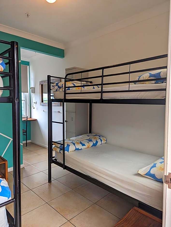 Ozzie Pozzie Backpackers