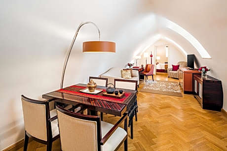 Lazar King Suite