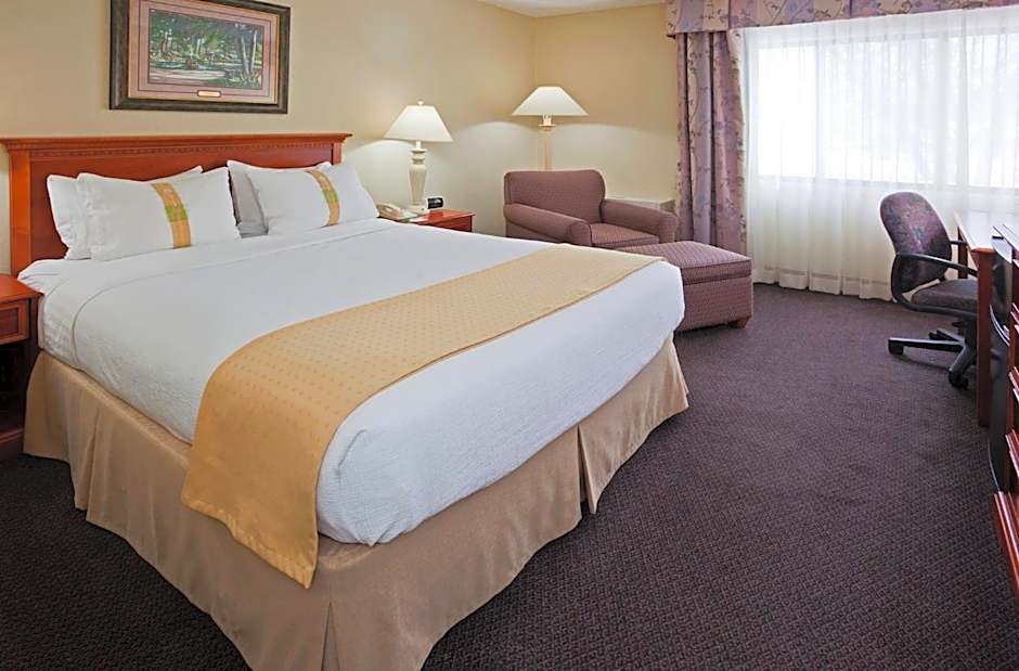 Holiday Inn & Suites St. Cloud By IHG