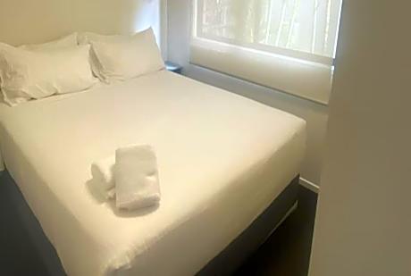Deluxe 2 Bedroom Waterfront Cabin - Sleeps 6