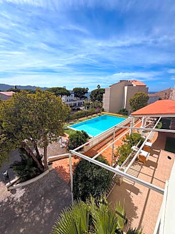 Double Room - Pool Side