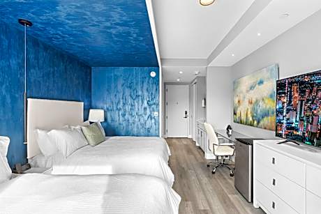Deluxe Double Suite with Two Double Beds, Non-Smoking