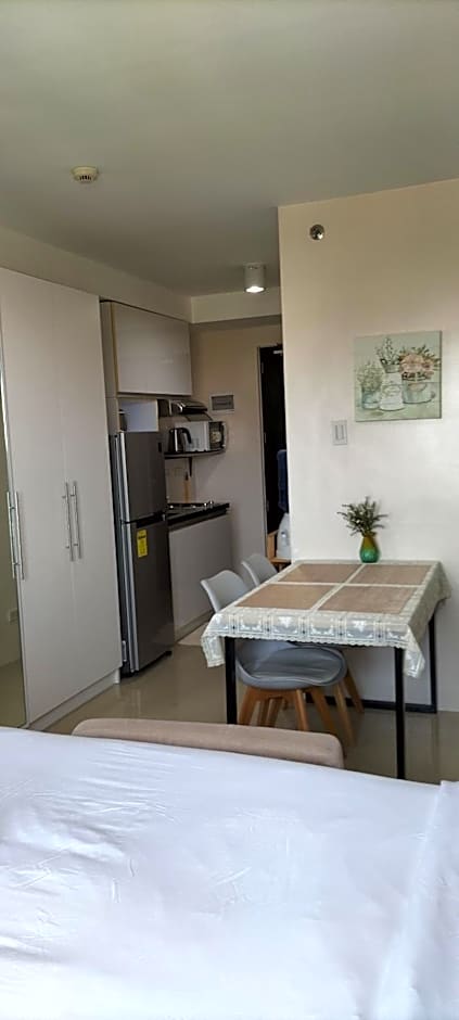 Cozy33 The Persimmon Studio, Near Airport, SM, Ayala, Cebu Business Park, Cebu IT Park