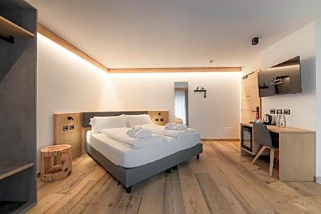 Deluxe Double or Twin Room with Balcony