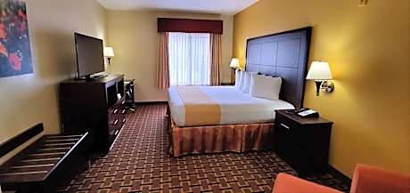 1 King Bed  Non-Smoking Microwave And Refrigerator Full Breakfast