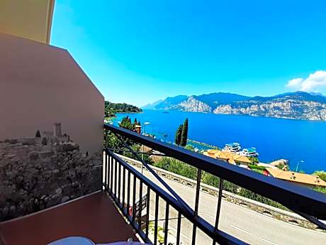 Double Room with Balcony and Lake View