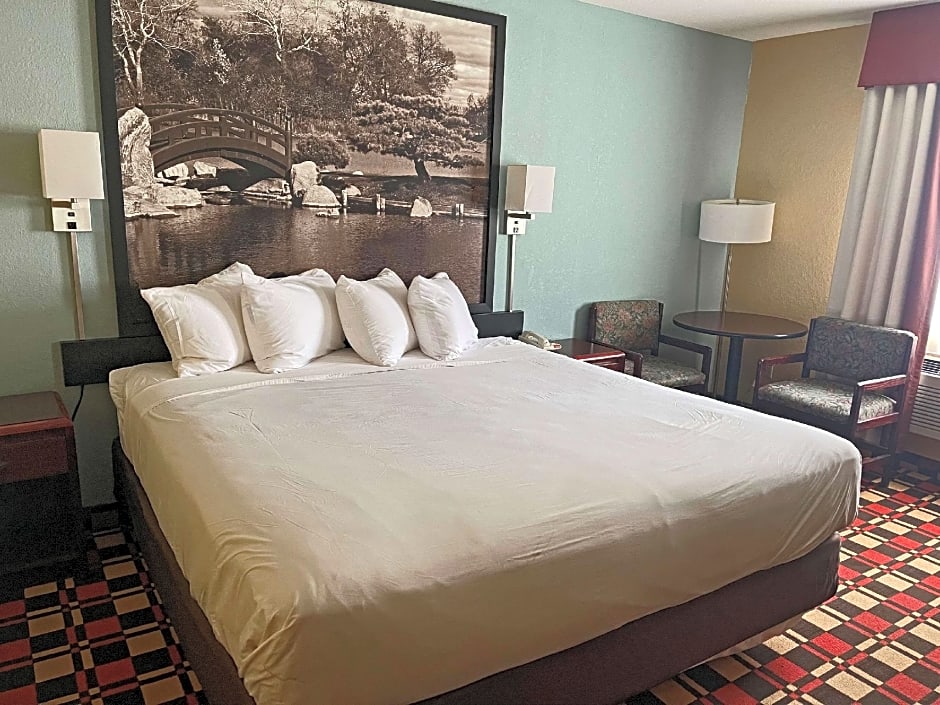 Photo 1 of 4 of 1 King Bed