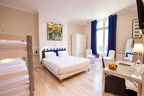 Family Room  (2 Adults + 2 Children)