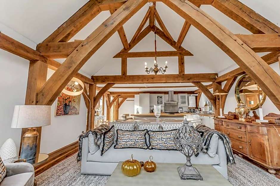 Hiron's Piece - Hot Tub Packages Available