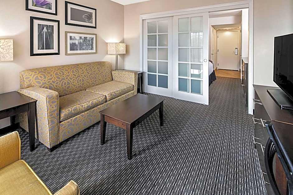 La Quinta Inn & Suites by Wyndham Anaheim Disneyland