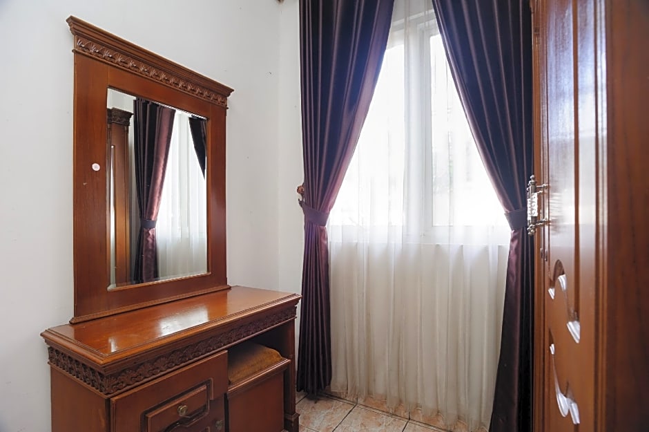 RedDoorz syariah near AEON Mall Tanjung Barat