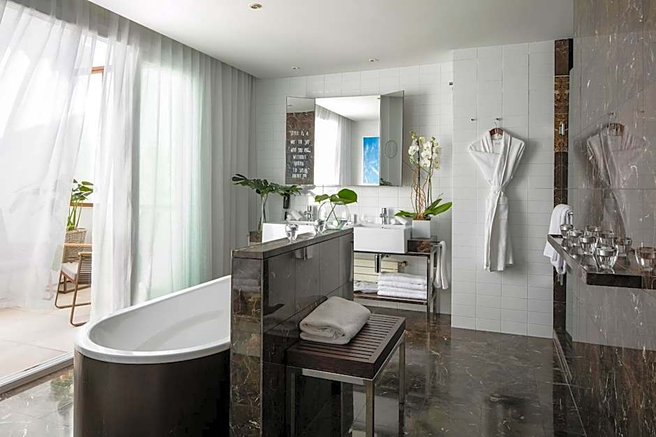 ME Madrid Reina Victoria