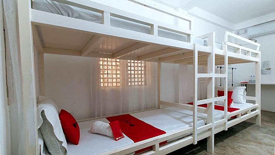 RedDoorz @ Camp Saint John Hotel La Union