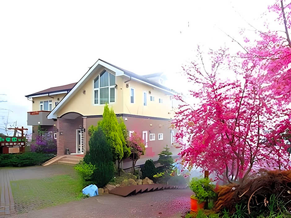 Chingjing New Paradise Bed and Breakfast