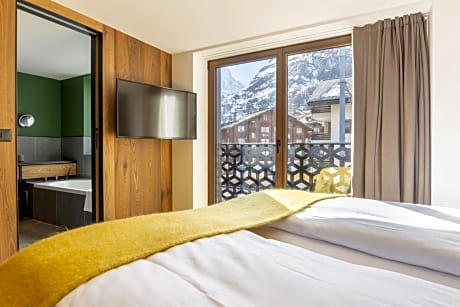 Suite with Balcony and Matterhorn View