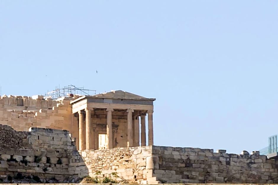 Centrally Elegant Suite by Acropolis