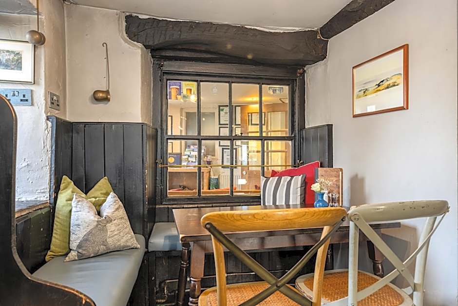 The Hare and Hounds, Levens