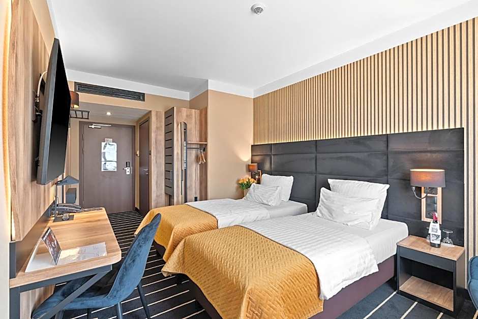 Photo 1 of 9 of Business 2 Beds