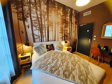 Small double room - Accessible by Stairs Only