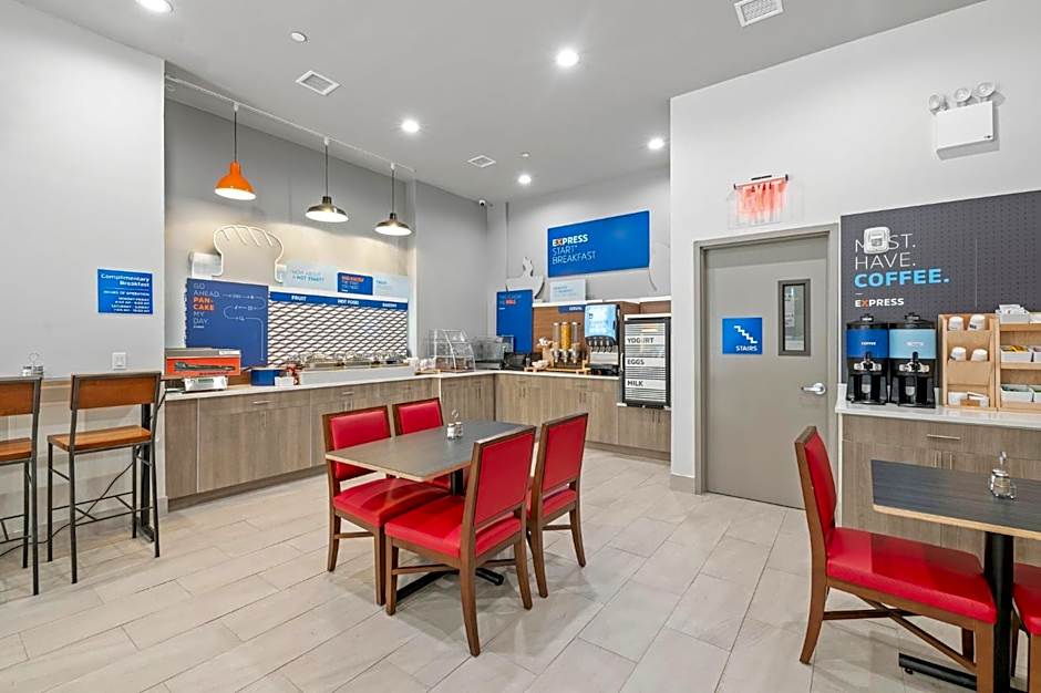 Holiday Inn Express And Suites Bronx NYC By IHG