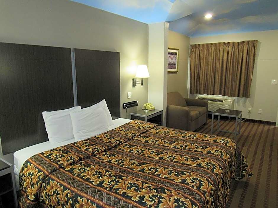 Camelot Inn &amp; Suites Highway 290/NW Freeway