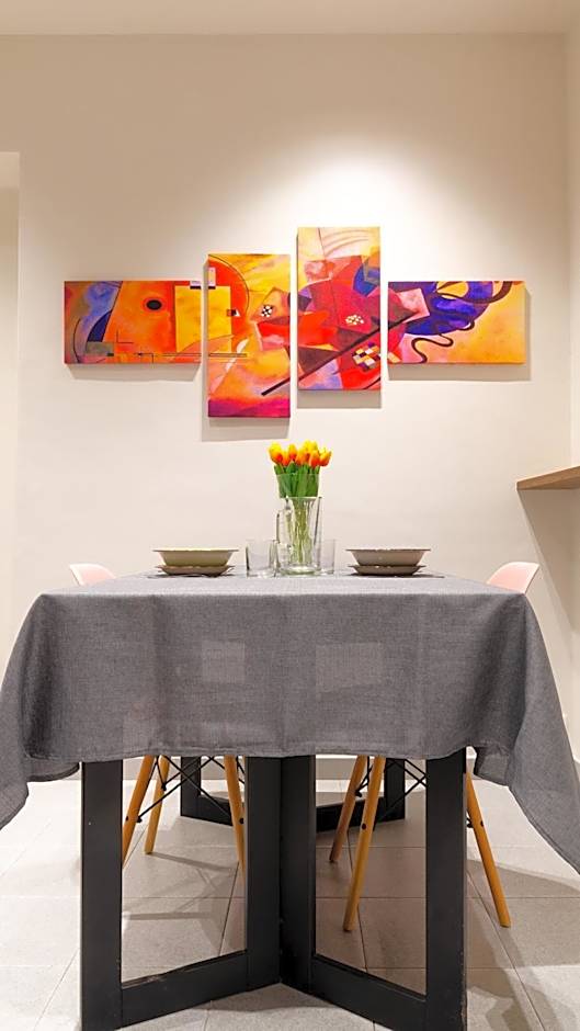 Bertola 17, centrale, stazione by HAPPYHOSTORINO