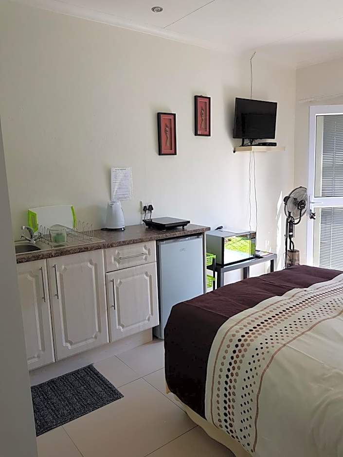 Kwa-Dlamathe Guesthouse