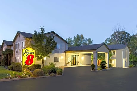 Super 8 by Wyndham Willits