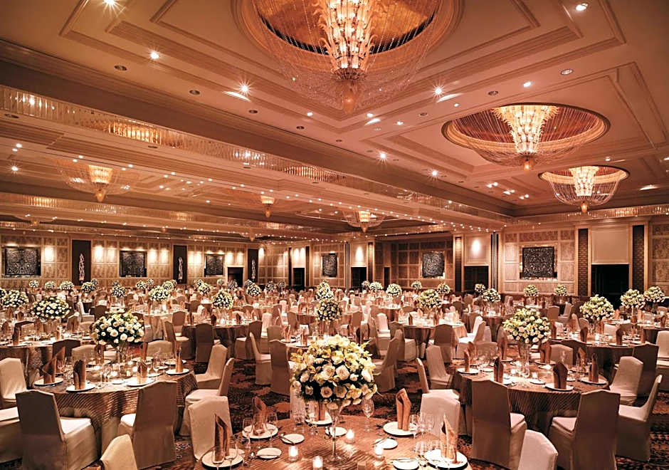 Makati Shangri-La, Manila