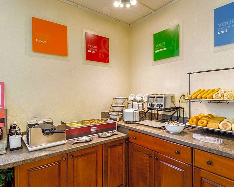 Holiday Inn Express Fall River North By IHG