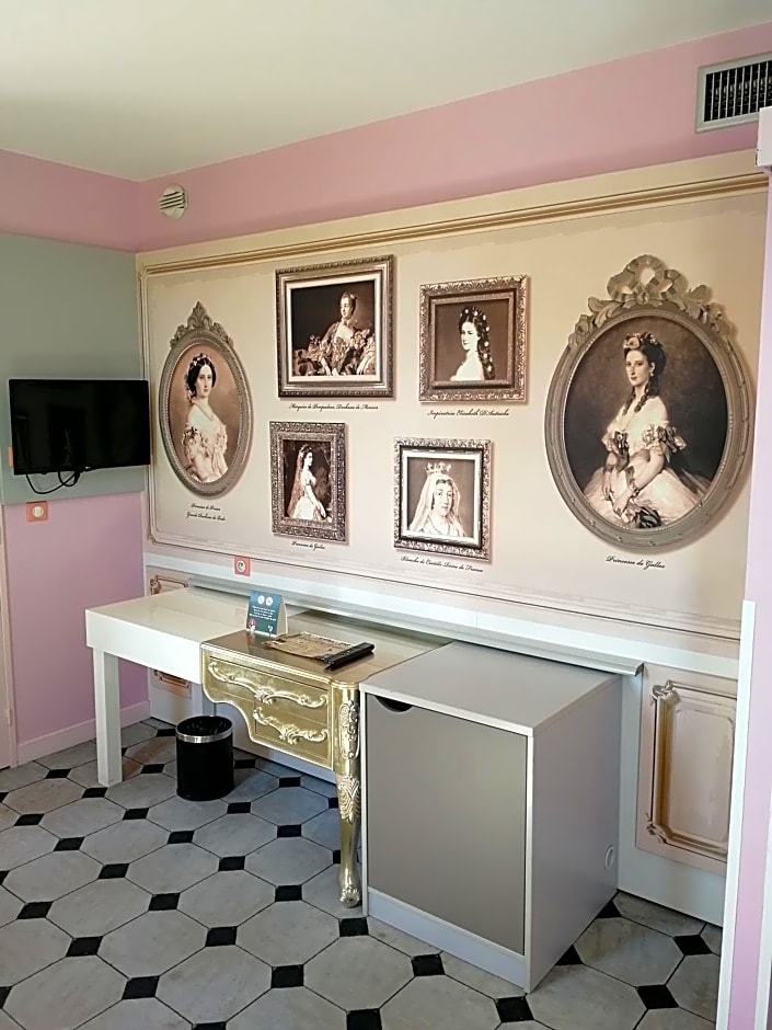 Explorers Hotel At Disneyland Paris