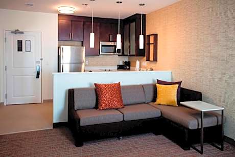 1 Bedroom Suite, 2 Queen, Sofa bed