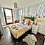 James Clow Bed & Breakfast & Apartments