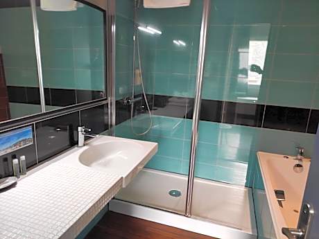 Deluxe Double Room with Side Sea View