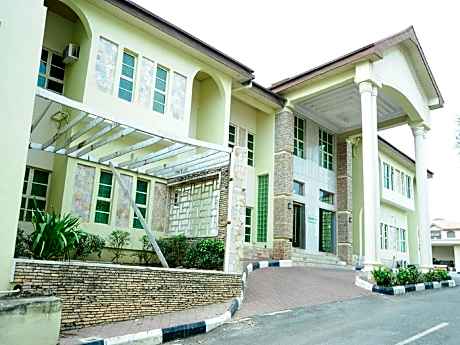 Richton Hotel and Suites