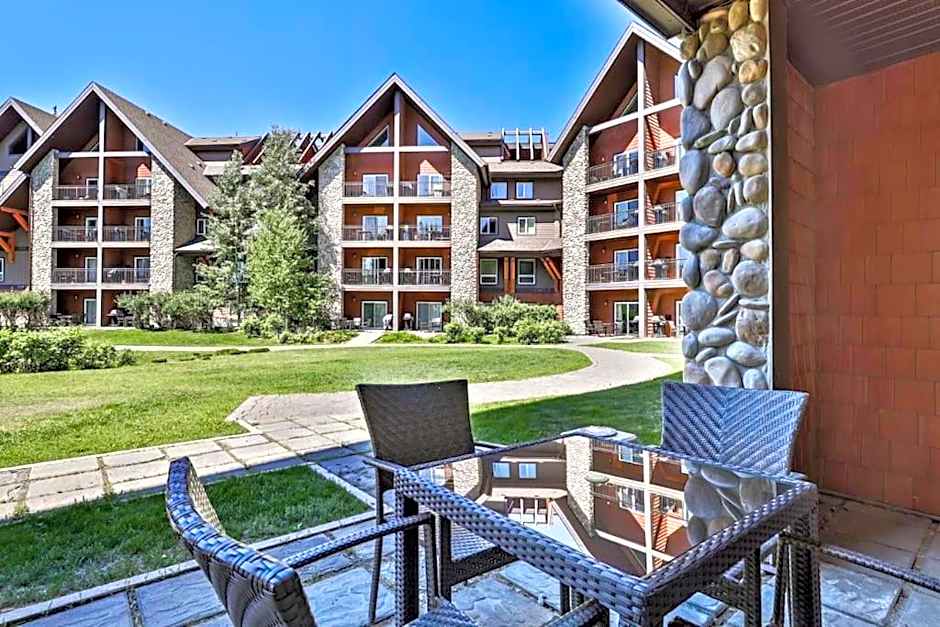 Mountain Retreat, Pool & Hot Tub, BBQ, Patio, King Bed, Sleeps 6!