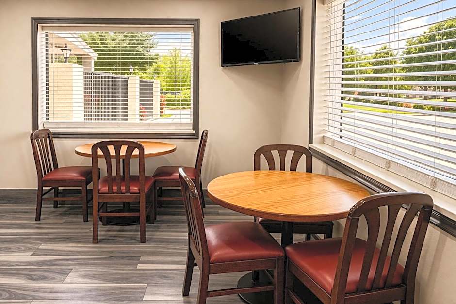 Super 8 by Wyndham Pasadena