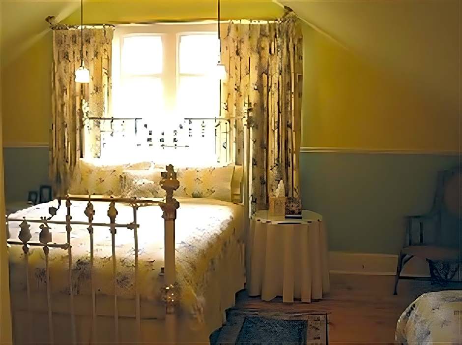 Water Bay Villa Bed & Breakfast