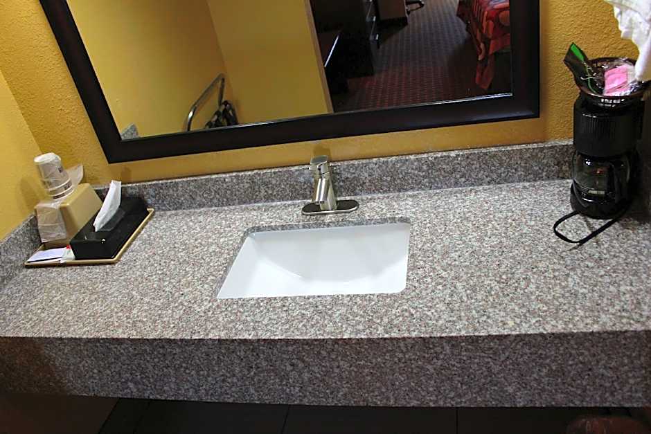 Super 8 By Wyndham Madison - Ridgeland Area