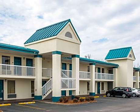 Quality Inn Chipley I-10 at Exit 120