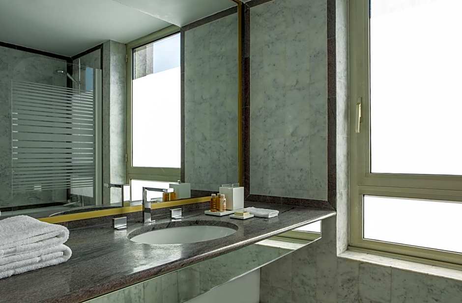 Royal Garden Champs Elysees